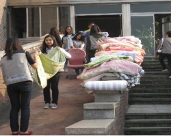 ** 이불을 털면서 마음의 먼지도 함께 털어내고, 하나 둘 셋! - 성심원 기도의 집