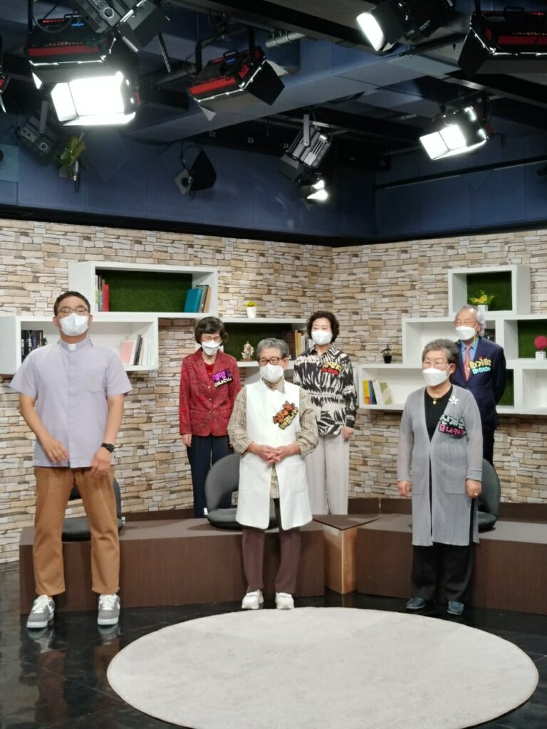 성베르뇌대학 학생들의 평화방송 출연 녹화