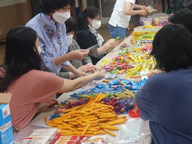 220514-가정의 달 맞이 아이들, 부모님 선물 포장