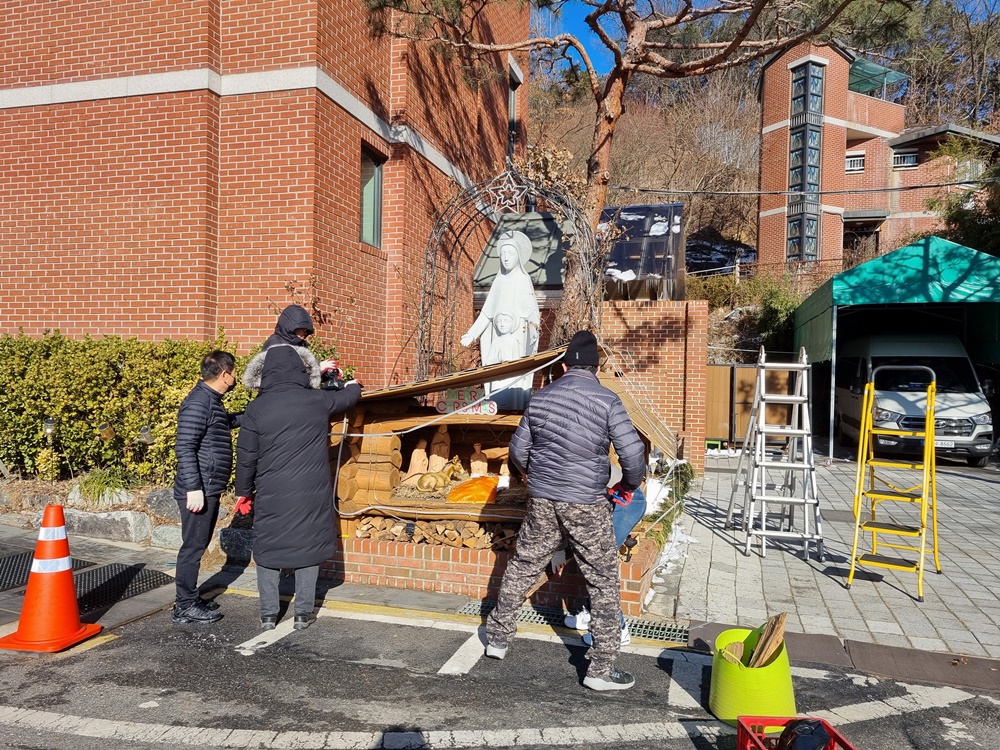 250208-야외구유, 무대 철거