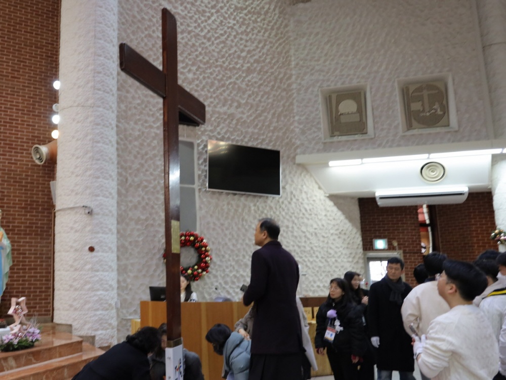 241229-WYD 상징 십자가와 이콘 순회